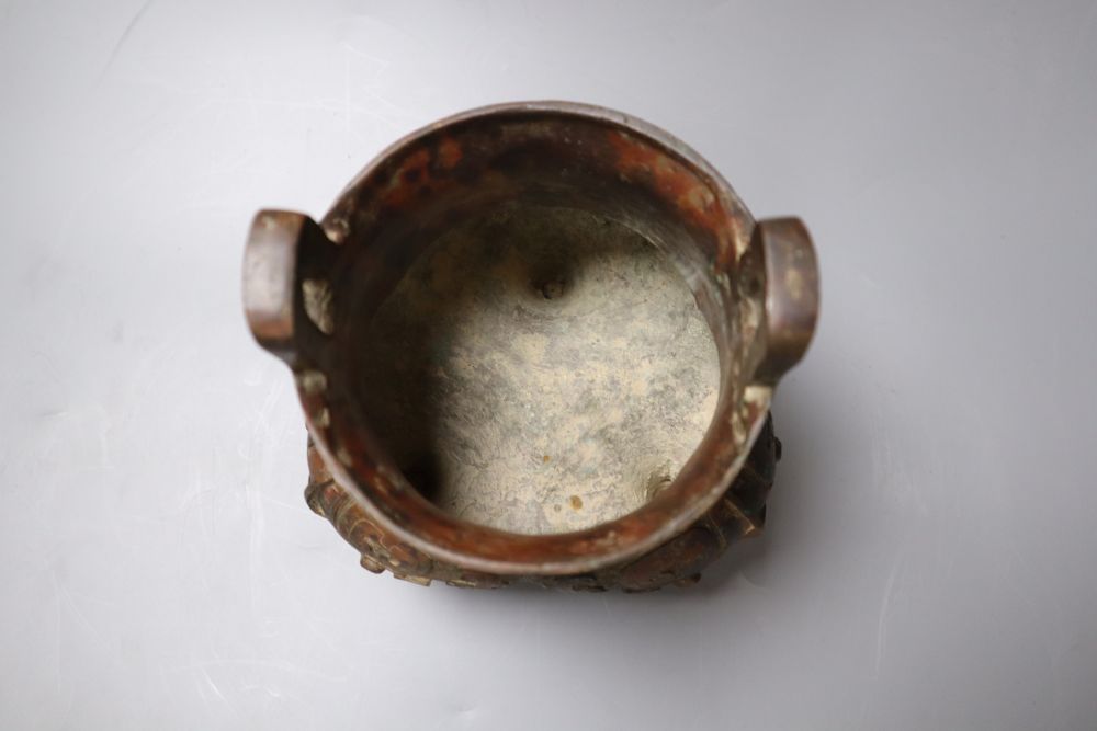 A Chinese archaistic bronze tripod vessel, 16cm